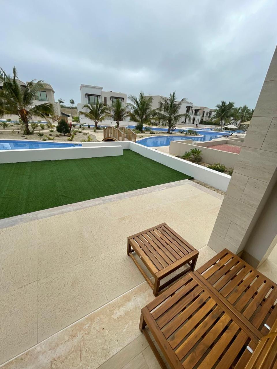 Julia Hawana * Salalah